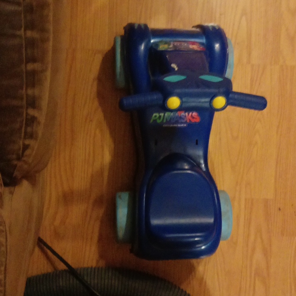 A PJ masks toy car